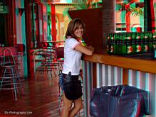 No Worrys Waitress Yolanda Malvaez